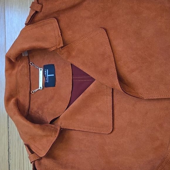 TAHARI COAT - Picture 6 of 10